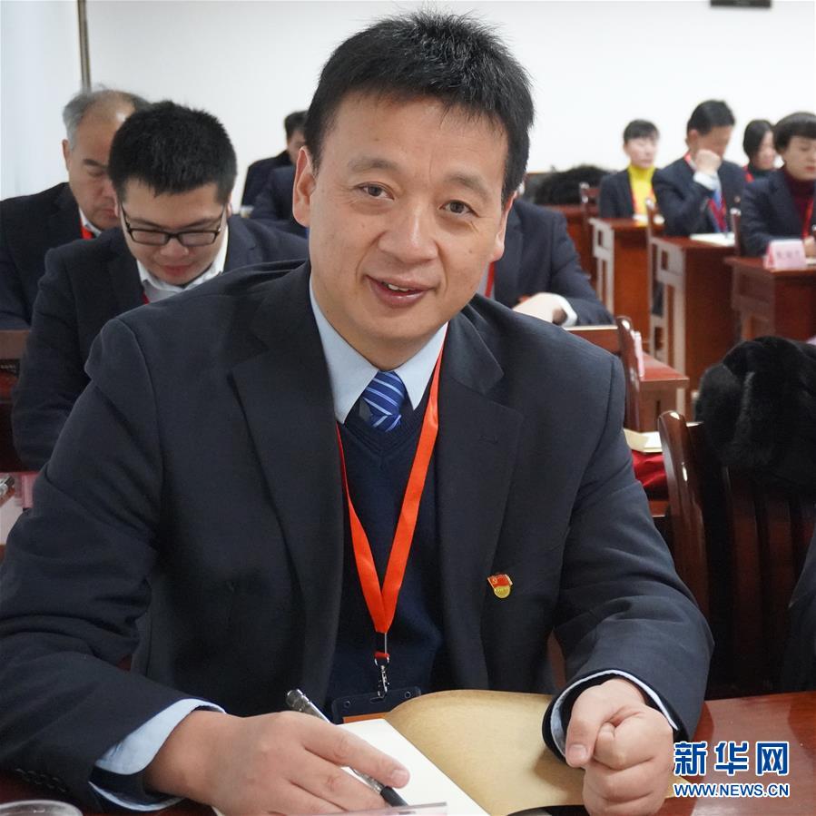 (新华全媒头条·图文互动)(26)风雨无阻向前进——写在全国疫情防控阻击战取得重大战略成果之际